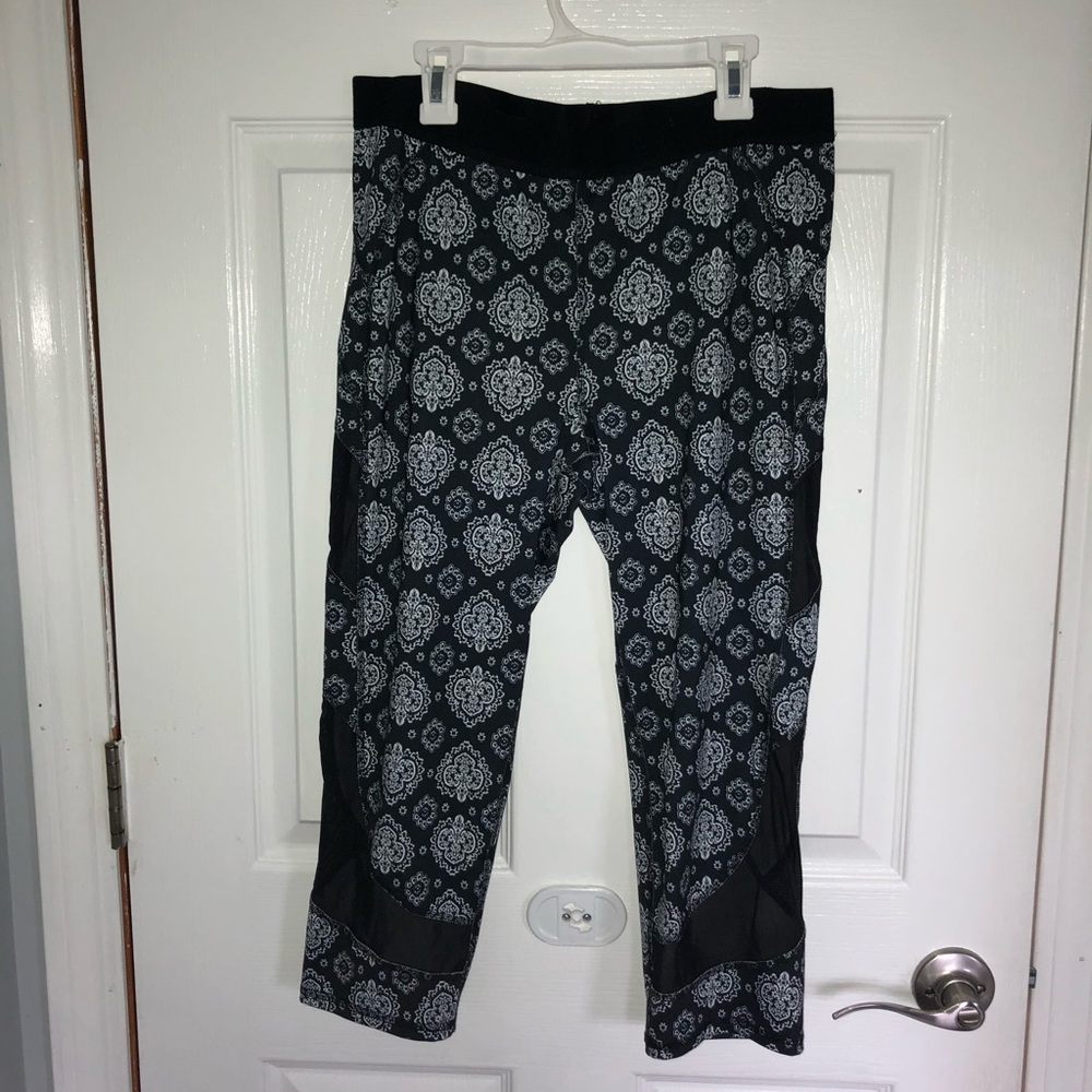 Hollister workout capris
